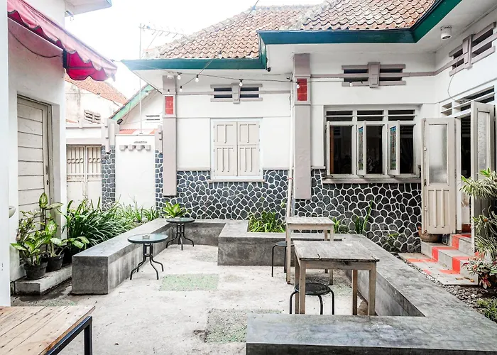 Reddoorz Syariah near Wijilan Yogyakarta Hotel